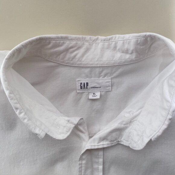 Gap Men's Standard Fit Classic Button Down Shirt - Picture 3 of 6